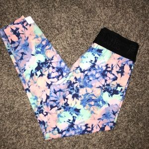 VS PINK Ultimate Capri leggings
